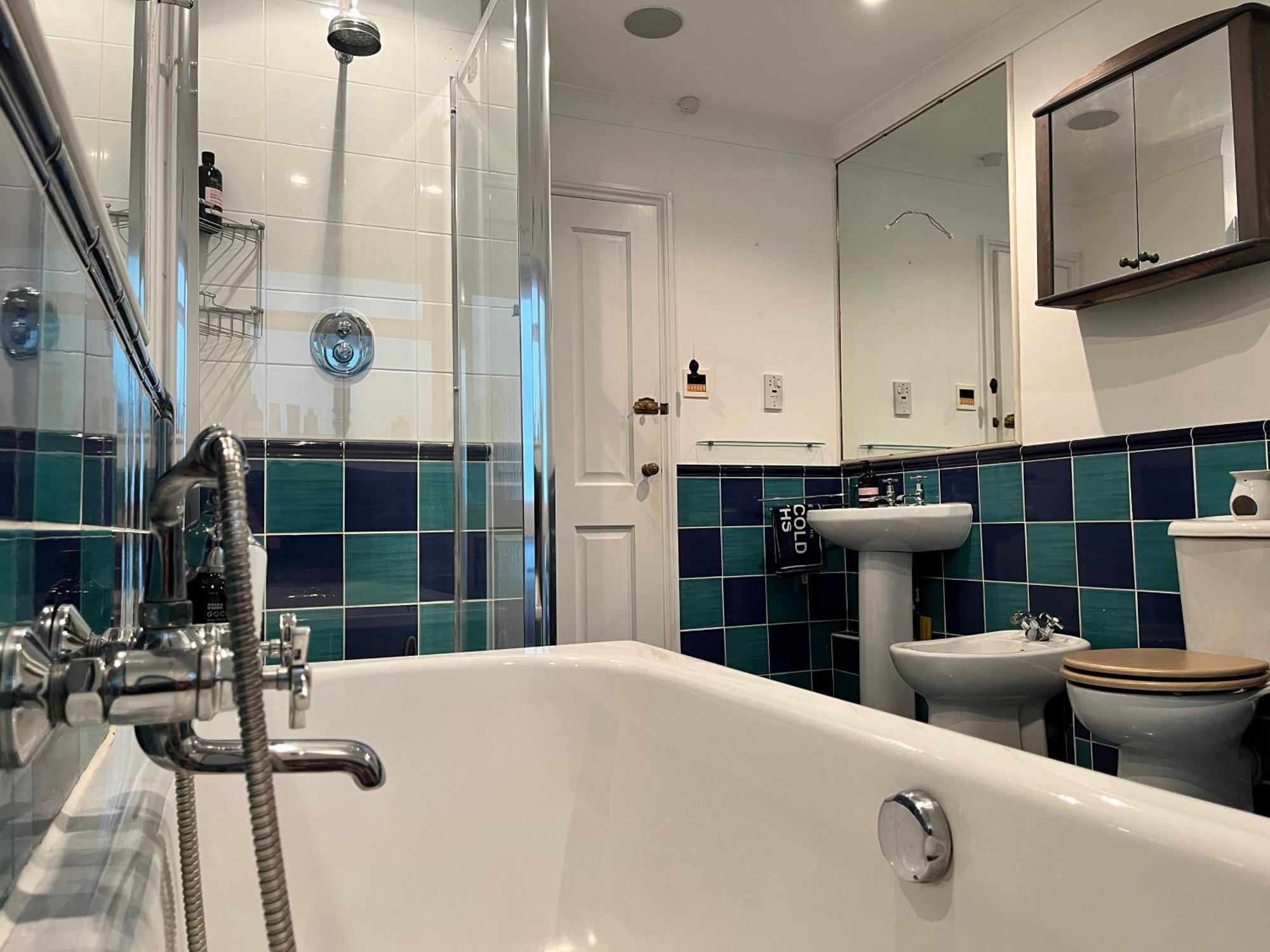 Stay At 'The Elms' In Tranquil Church Norton, Selsey - Ground Floor Bedroom, Own Private Bathroom, Quiet Beach, 2 Acre Garden By The Sea, On Edge Of Wildlife Nature Reserve Exterior foto