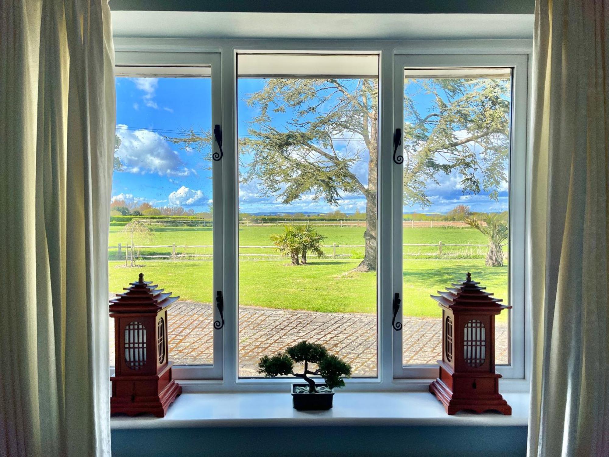 Stay At 'The Elms' In Tranquil Church Norton, Selsey - Ground Floor Bedroom, Own Private Bathroom, Quiet Beach, 2 Acre Garden By The Sea, On Edge Of Wildlife Nature Reserve Exterior foto
